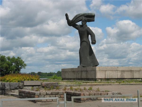Какие прозвища дают памятникам в России