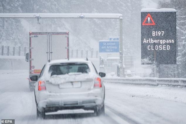 Сильнейшие снегопады обратили Европу в хаос