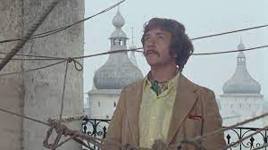 Девочка играет на Ханге