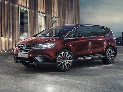 Огромный вэн Kia Carnival: в России от 2,6 млн рублей