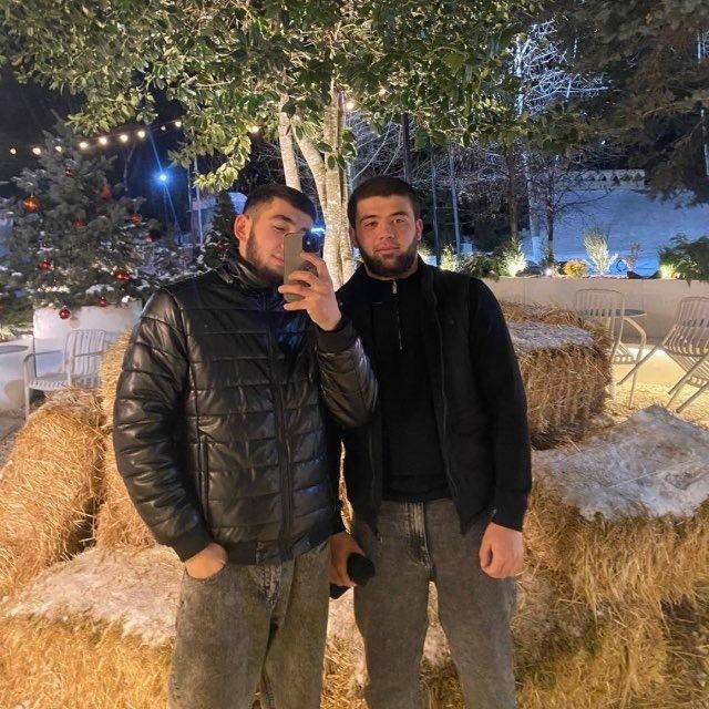 В метро мужчина предложил познакомиться и заняться сексом пассажирке, а после отказа плюнул ей в лицо и начал угрожать ей и ее маме