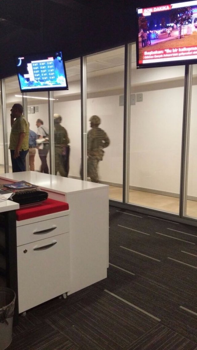 В Анкаре стрельба и попытка военного переворота