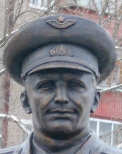 В Ухте спустя 4 дня демонтировали памятник десантнику