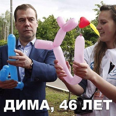 Медведев назвал выборы в США «шоу»
