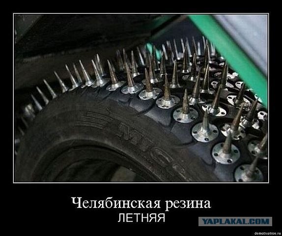 Отличный дрифт на узкой дороге