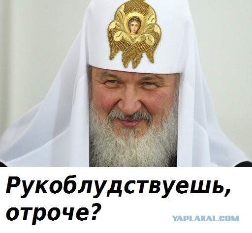 Опасная красота. Британец врезался в светофор, засмотревшись на девушку