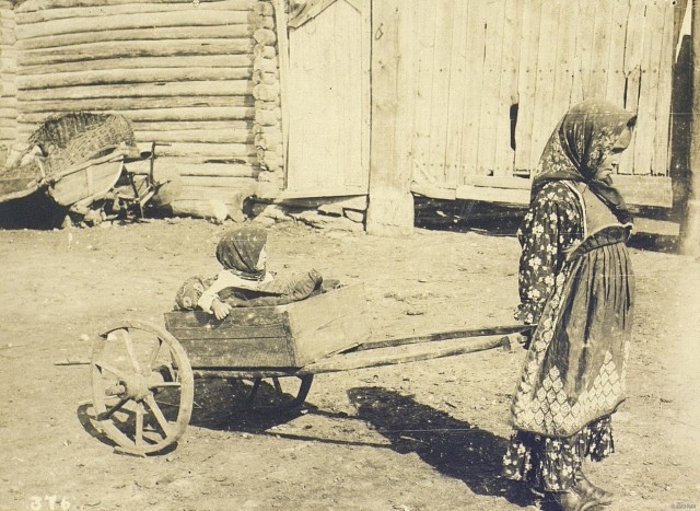 Обряды, будни и лица предков в старинных фотографиях