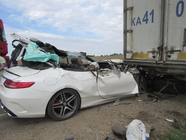 Первый в мире масштабный краш-тест. 30 автомобилей и грузовик