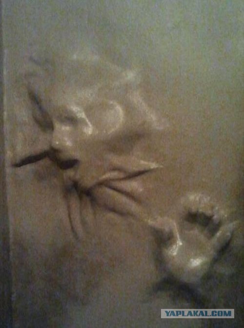 Сосед пробил дыру в стене