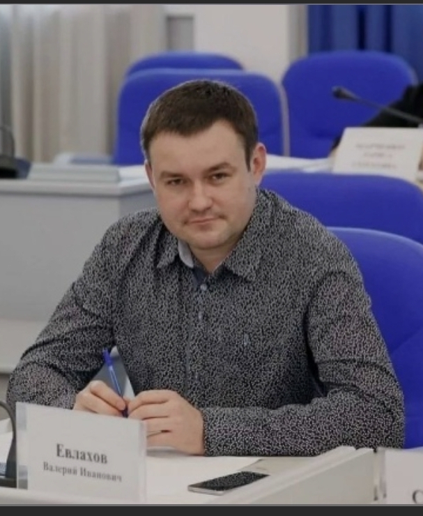 Суд освободил от наказания бывшего мэра Владивостока Олега Гуменюка
