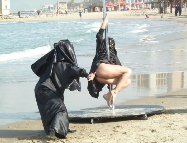 Ну и  ещё немного слегка пошлых картинок с надписями 16+ (25.06)