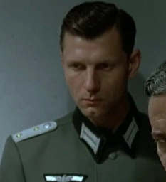 Персонажи и их реальные прототипы в фильме "Бункер" 2004 года.