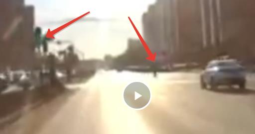 "А мамаша-то куда смотрит?"
