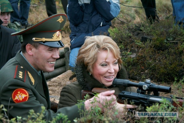 А Машка накаляет