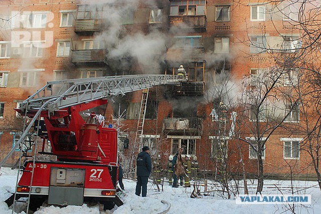 В Магнитогорске в результате взрыва газа обрушился подъезд дома