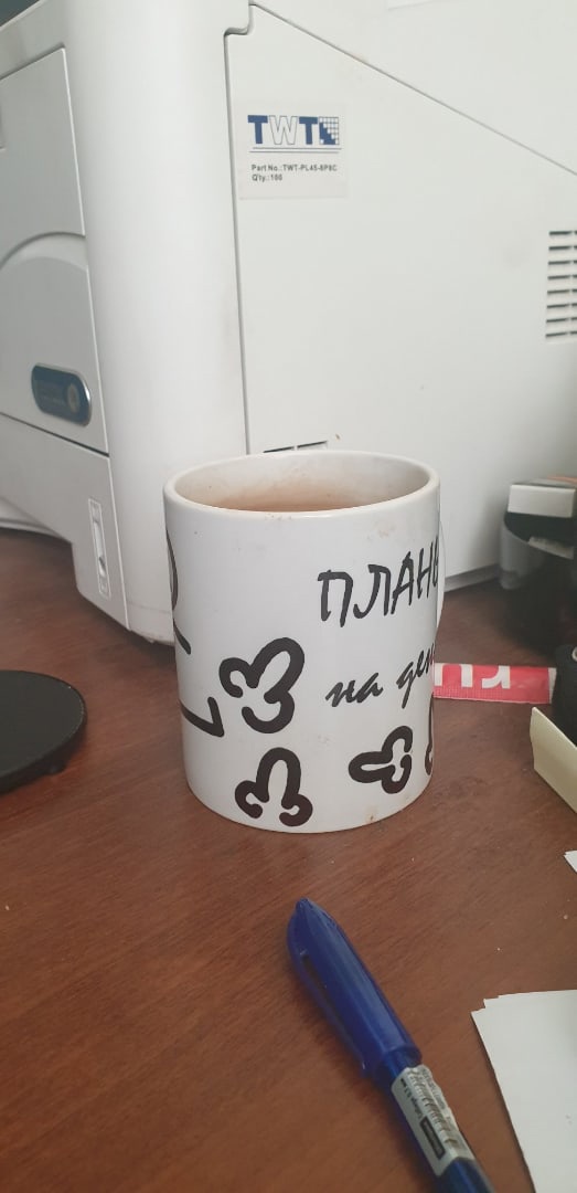 А из какой кружки вы пьёте на работе?