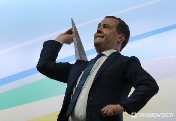 Медведев обменял российский смартфон на iPhone 6