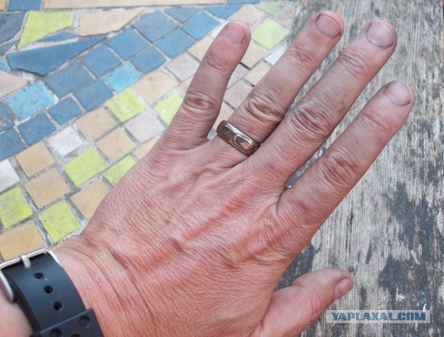 Обручальное кольцо из меди и железа.