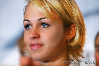 «Я попросил друзей из разных стран прислать фото самой красивой девушки»