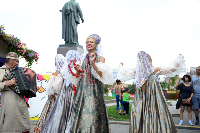 Мороженое с беконом и розовые пингвины