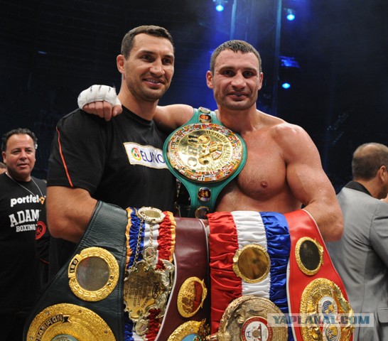 Знаменитости и их родные братья с сестрами