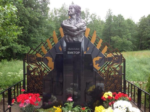 Памятники рок музыкантам