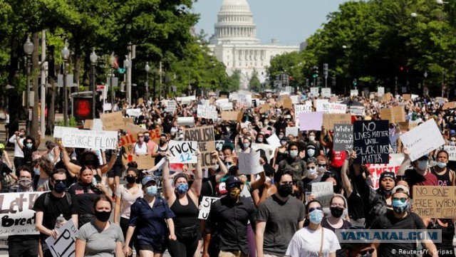 В США массовые протесты, комендантский час, 1400 арестовано, 3х застрелили