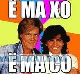 Америкос поет русскую песню