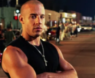 Российские дальнобойщики жалуются на автопиратов, которые грабят фуры на ходу.