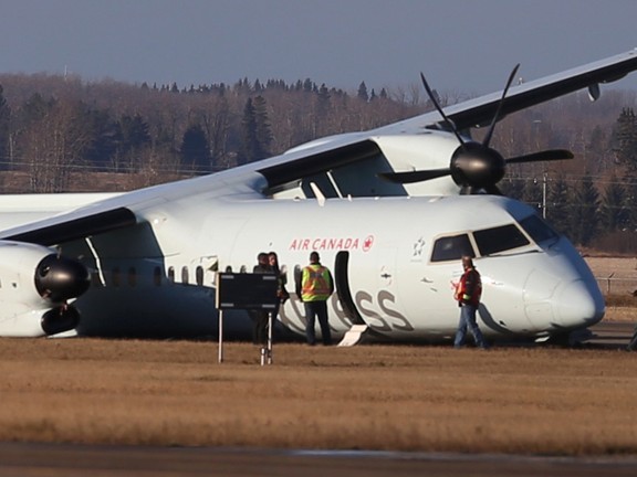 Российский экипаж грузового самолёта Ан-32 успешно посадил поврежденный борт в аэропорту ливийского Бенгази
