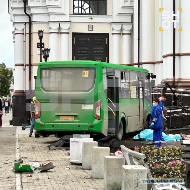 Байкерша и асфальт