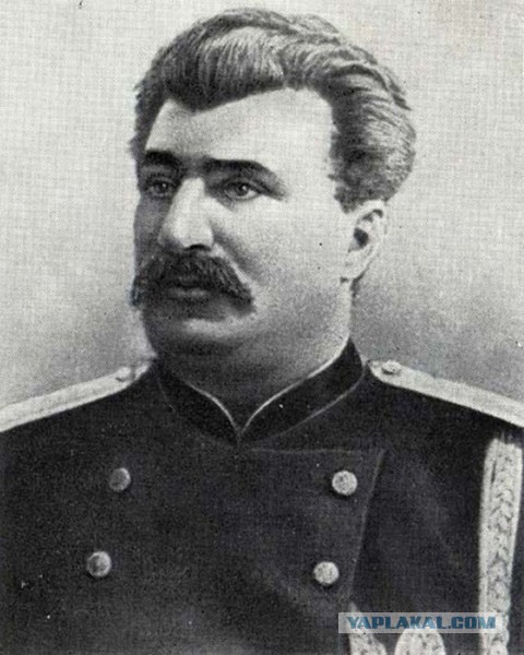 А кто там на портрете?