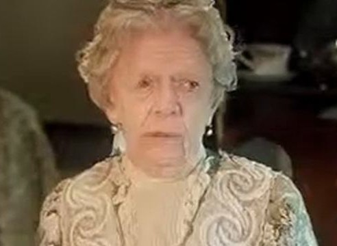 Рубашки с пятном от утюга продают за 78 тысяч рублей в России