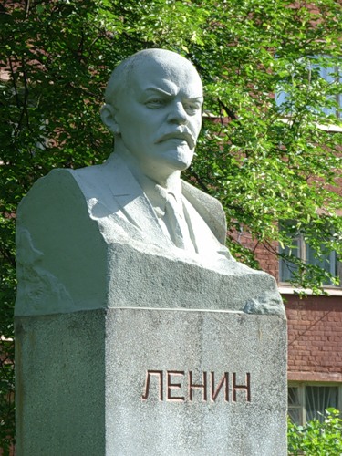 Памятники Ленину