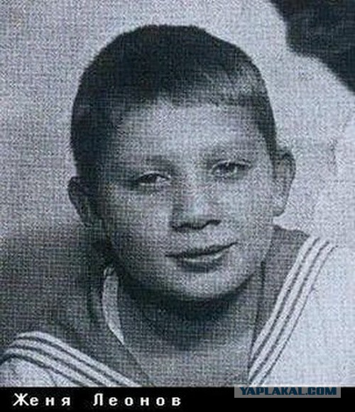 Знаменитости в детстве. Фото из домашних архивов