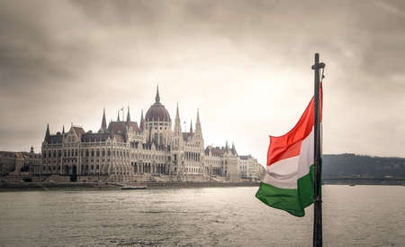 В Венгрии многодетным матерям пообещали освобождение от налога на доходы