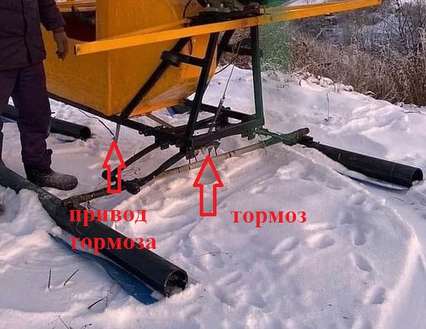 В селе Новый Кинер в Татарстане местный житель сделал себе аэросани, чтобы удобнее было по снегу передвигаться