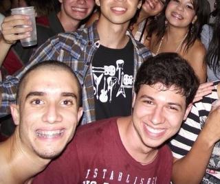 Вытянулась: картинка и 2 жабы