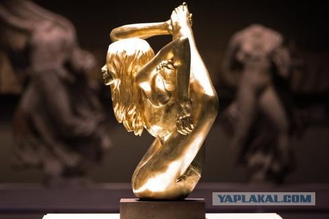 Раскоряка из золота (4 фото)