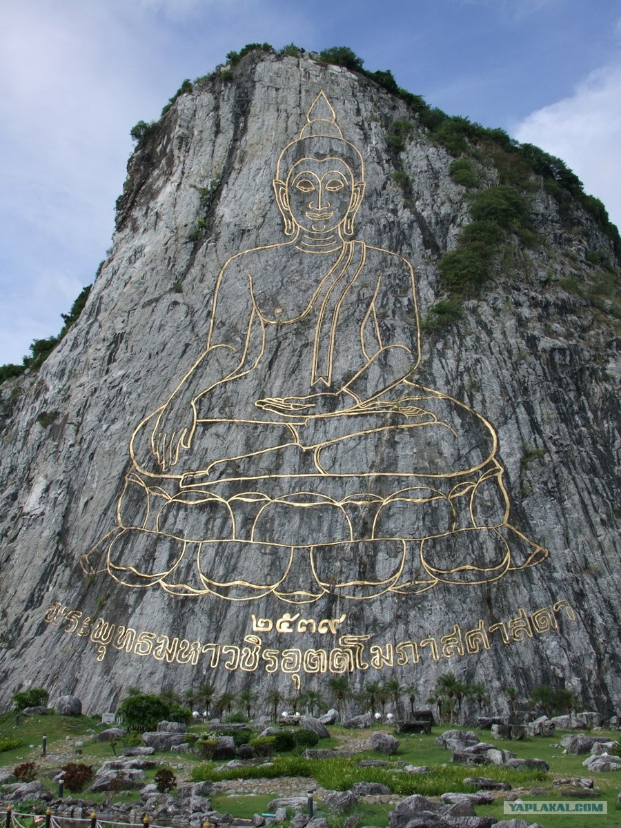 будда на горе в паттайе. гора золотого будды в паттайе. будда на горе кхао чи чан. будда на горе кхао чи чан. гора кхао чи чан.