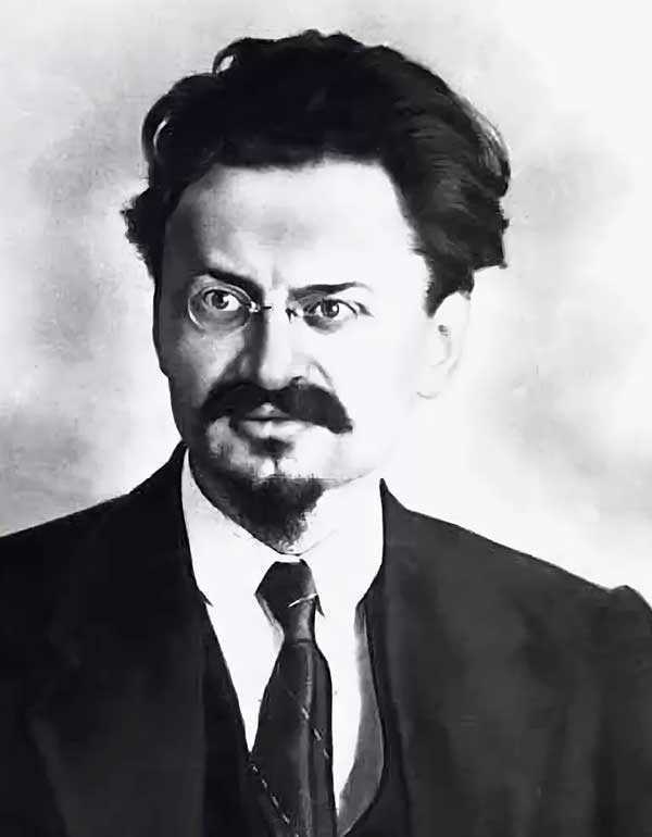Доча рисует