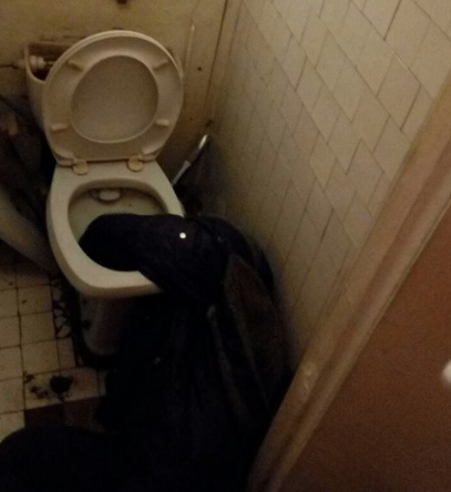 Не могли убраться перед приходом уборщицы