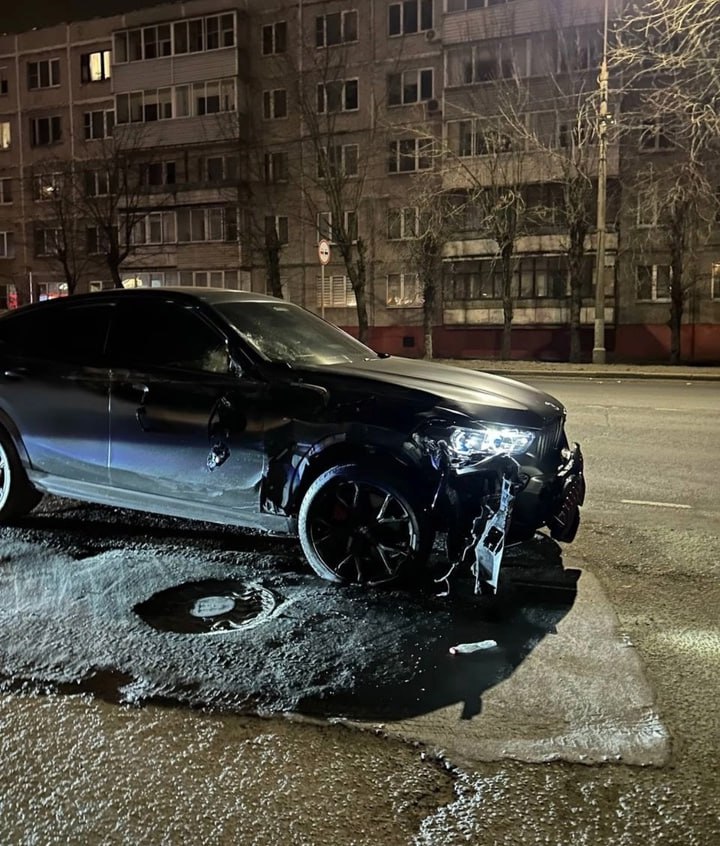 В Ногинске водитель BMW X6 сбил девушку в попытке уйти от столкновения с ВАЗ-2112