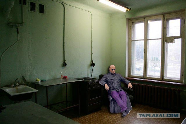 «Из комнат стараемся не выходить»: жизнь в самой большой коммуналке России