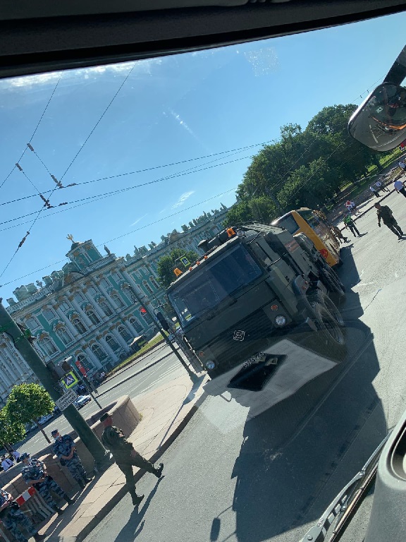 Техника уходит с Парада