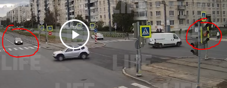 Пассажира выбросило на дорогу. Камеры сняли момент жёсткого ДТП в Петербурге