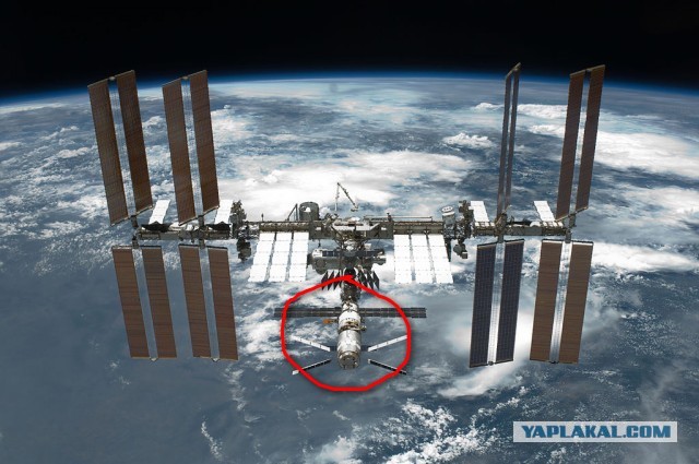 Космический корабль "Буран" на стартовой площадке
