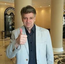 Собрались выкидывать старую советскую мебель? А зря!