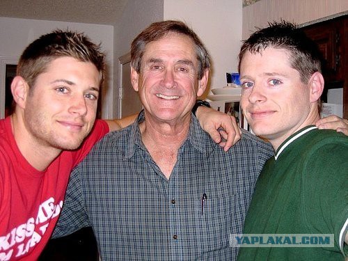 Знаменитости и их родные братья с сестрами