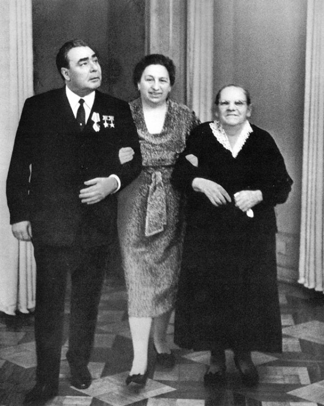 Дорогой Леонид Ильич. История жизни в фотографиях.